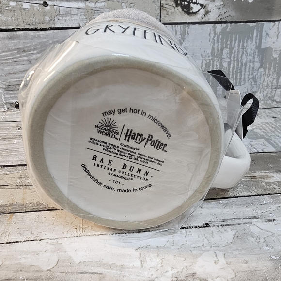 Rae Dunn Harry Potter Grifindor Mug - Picture 4 of 4